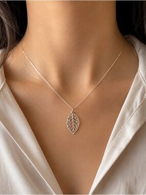 Delicate Silver Leaf Pendant Necklace - Women's Jewelry
